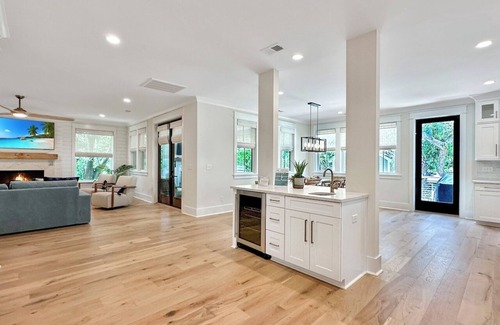 Isle of Palms House | 5 BR Luxury Home w Pool | 3 Min Walk to Beach