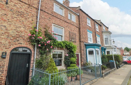 Stokesley Apartment | 5 College Square