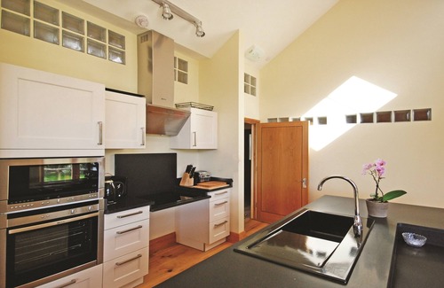 Newport House | 5* Converted Barn in an area of 'Outstanding Natural Beauty'. Sleeps 6 + baby