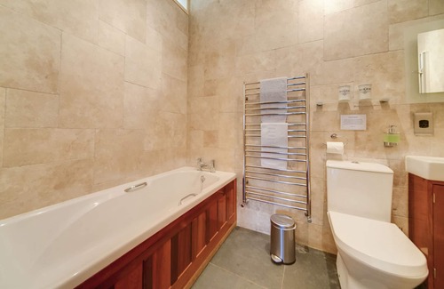 Newport House | 5* Converted Barn in an area of 'Outstanding Natural Beauty'. Sleeps 6 + baby