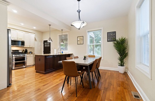 Point Breeze House | 5 King Bed Family Home - Frick Park - Bakery Square