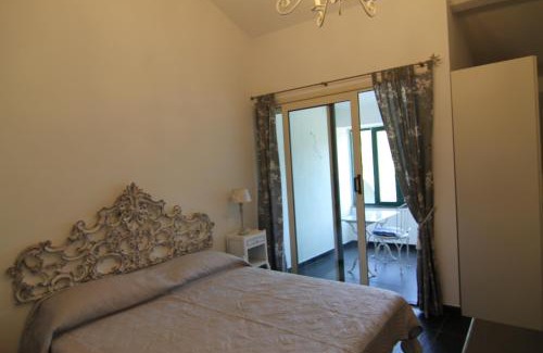 Levanto House | 5 Lands Yellow Cottage