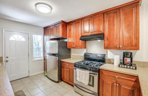 Harbor House | 5 Mi to Coast Centrally Located Long Beach Home!