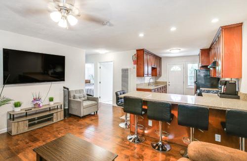 Harbor House | 5 Mi to Coast Centrally Located Long Beach Home!