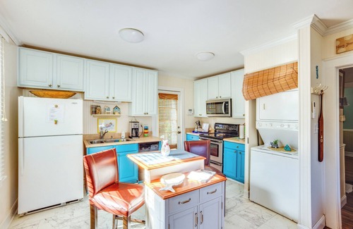 Mossy Oaks Cottage | 5 Mi to Downtown Beaufort: Pet-Friendly Cottage!