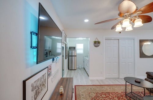 Bakersfield Apartment | ~ 5 Mi to Downtown: Cozy Bakersfield Studio Rental