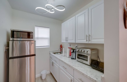 Bakersfield Apartment | ~ 5 Mi to Downtown: Cozy Bakersfield Studio Rental