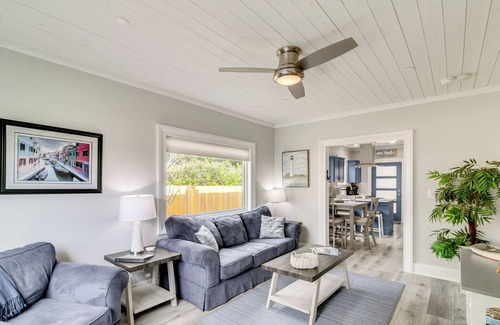 Warrington House | 5 Mi to Dtwn: Bright Home w/Yard in Pensacola!