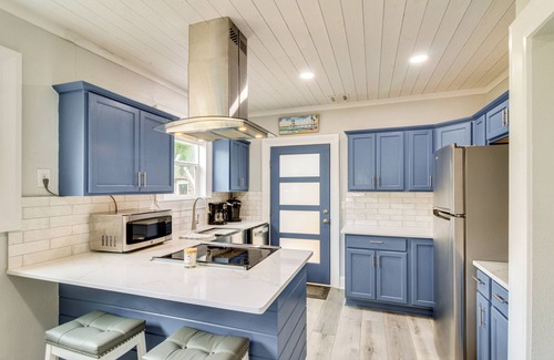 Warrington House | 5 Mi to Dtwn: Bright Home w/Yard in Pensacola!