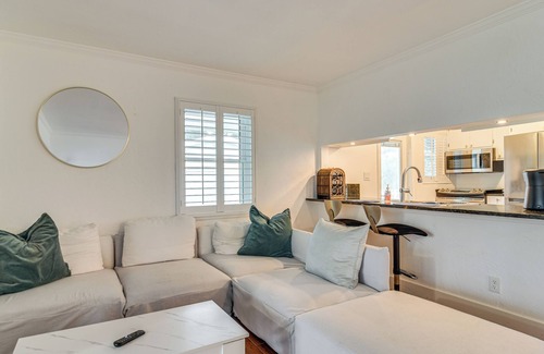 Shore Acres House | 5 Mi to Dtwn: Pet-Friendly Home in St Petersburg!