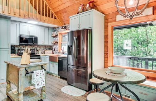 Sautee Nacoochee Cottage | 5 Mi to Helen: Hideaway w/Deck & Grill!