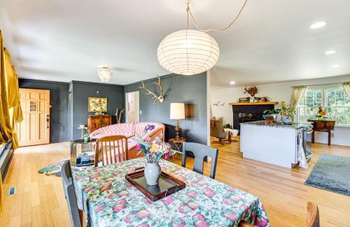 Salem House | 5 Mi to Lake Keowee Stylish Salem Home with Yard!