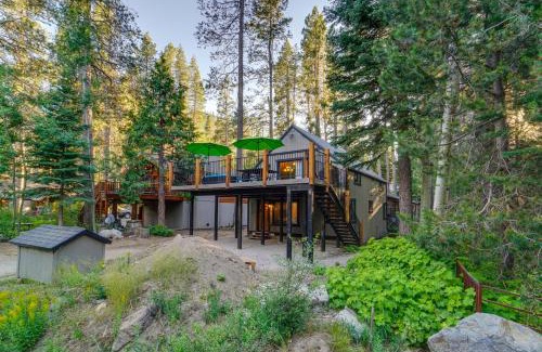 Donner Lake Woods House | 5 Mi to Skiing! Family Getaway Near Donner Lake