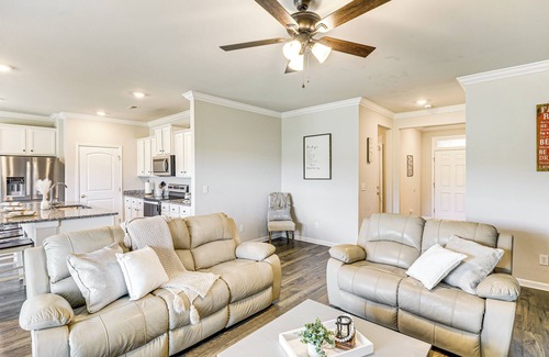 Athens House | 5 Mi to The Square: Athens Home w/Pool Access!