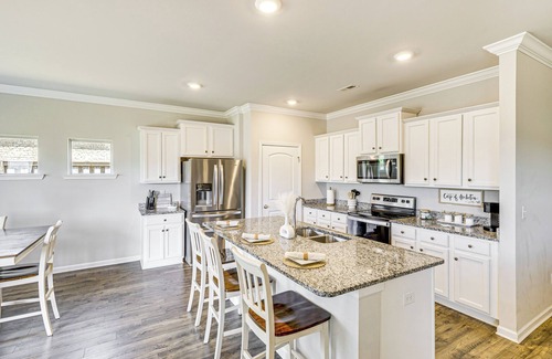 Athens House | 5 Mi to The Square: Athens Home w/Pool Access!