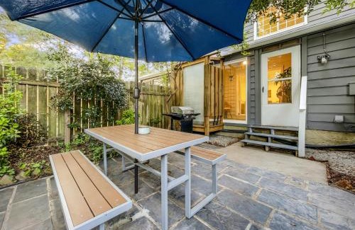 Old Village House | 5 Min to Beach—King Beds