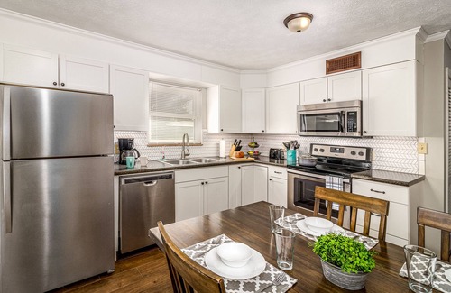 Jefferson City Apartment | 5 Min to CNU. EV Charger. Sevierville Knoxville