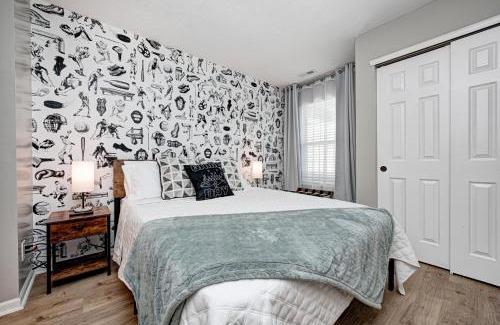 Westfield House | 5 min to Grand Park, Ranch Style Home with King Bed, FirePit, Ping Pong, & Fun Games