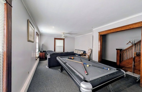 Corning House | 5 min to the Corning Museum of Glass! Family-sized Duplex w/pool table & patio