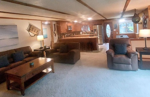 Grayland House | 5 Min Walk to Beach- Kid/Dog Friendly- Fenced Yard - Fire Pit - Private - FUN!