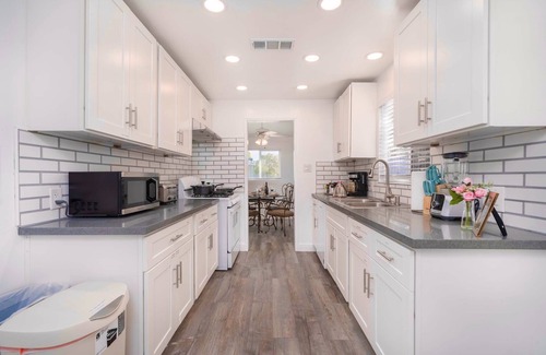 Bakersfield House | 5 min Walk to Panorama Bluffs! Preserve Trails Family-sized House 5 Beds Sleep 9