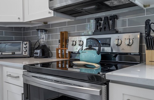 Charlotte House | 5 mins to Downtown, gorgeous ranch 3 br!