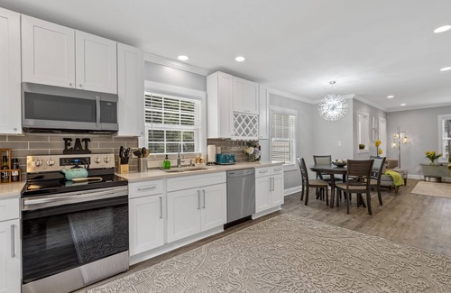 Charlotte House | 5 mins to Downtown, gorgeous ranch 3 br!