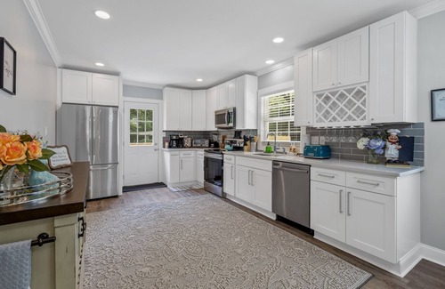 Charlotte House | 5 mins to Downtown, gorgeous ranch 3 br!