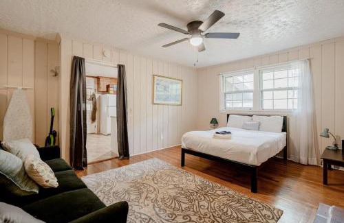 Forest Acres House | 5 mins to Fort Jackson - The Wooded Hilltop Ranch