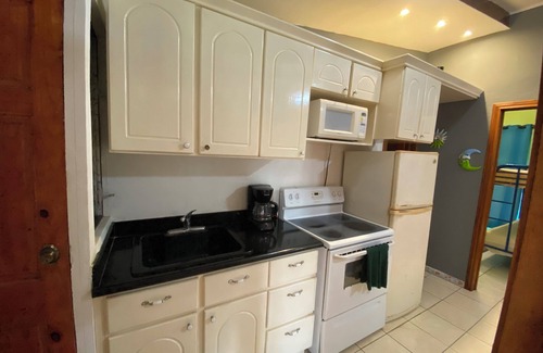 Jaco Cabin | 5 minute to the Center of town Condo - secure, large pool!