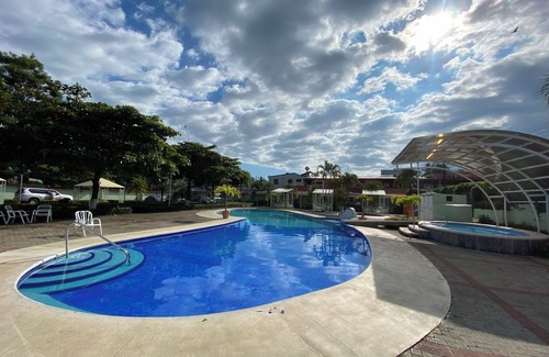 Jaco Cabin | 5 minute to the Center of town Condo - secure, large pool!