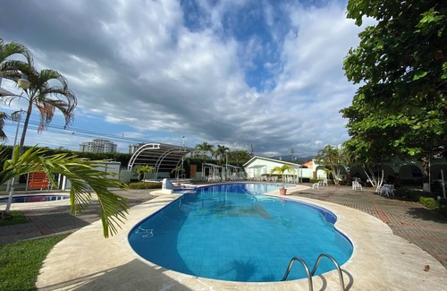 Jaco Cabin | 5 minute to the Center of town Condo - secure, large pool!