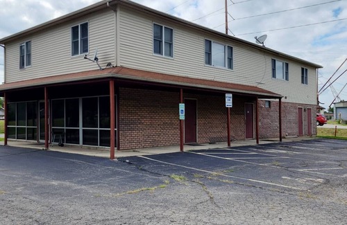 Savoy Apartment | 5 minutes away from Campus and Statefarm Stadium, 2min away from Willard Airport