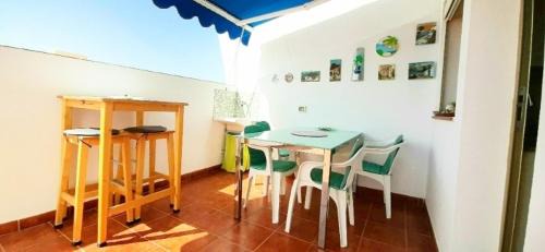 El Tablero Apartment | 5 minutes close by Playa del Inglés-1&2BR aptm with view & private terrace for 2 persons