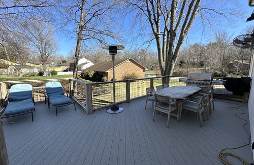 High Point House | 5 minutes from Furniture Market! 4 bed 2 1/2 bath house in a quiet neighborhood