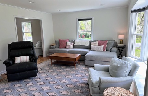 High Point House | 5 minutes from Furniture Market! 4 bed 2 1/2 bath house in a quiet neighborhood