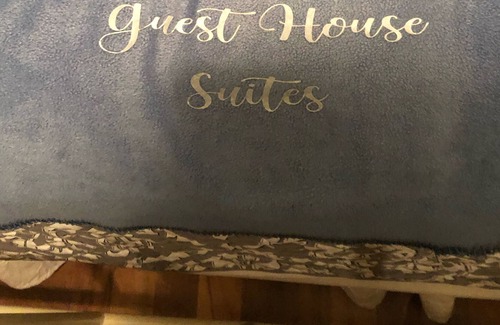 Dale Apartment | 5 minutes from Holiday World/Splashin' Safar - sleeps 16 Holiday Guest House