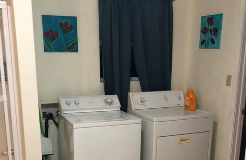 Dale Apartment | 5 minutes from Holiday World/Splashin' Safar - sleeps 16 Holiday Guest House