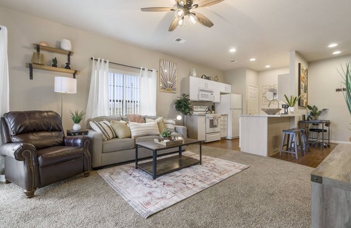 Branson Condo | 5 Minutes from Landing! 2 Bedroom 2 Bath w/Jacuzzi - Sleeps 6