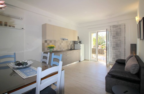 Porec Apartment | 5 persons, near the sea and city center, with barbecue and private parking