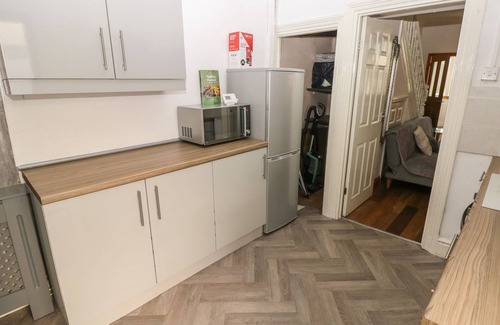 Llanelli House | 5 PONTARDULAIS ROAD, pet friendly, with hot tub in Llangennech