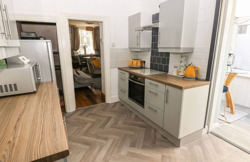 Llanelli House | 5 PONTARDULAIS ROAD, pet friendly, with hot tub in Llangennech