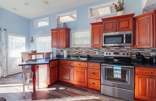 Bainbridge Boat Rental | 5-Star/2-BR Boathouse Fully Remodeled-Directly on the Flint River w/Amazing Deck