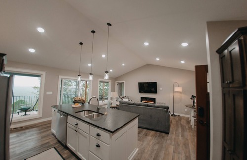 Russellville House | 5 STAR Gorgeous Mountaintop Cottage