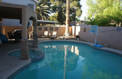 Paradise House | 5 STAR HOUSE WITH HEATED POOL