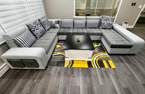 Des Plaines Villa | 5 Star Luxury Stay Near Chicago O'hare