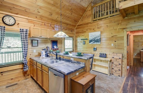 Sevierville Apartment | 5-star w Pool Cozy Secluded Newly-renovated