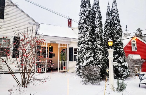 Trenton Apartment | 5 Suite in 1820`s house Open Hearth Inn