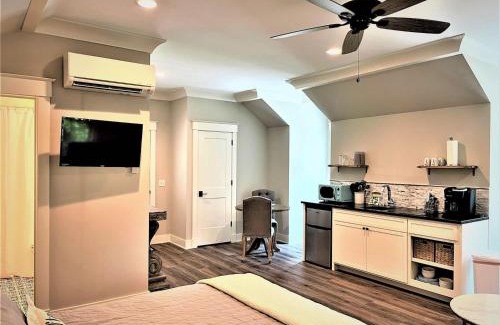 Olde Town Apartment | 50 Stock Farm Rd - Charming Old Town Bluffton