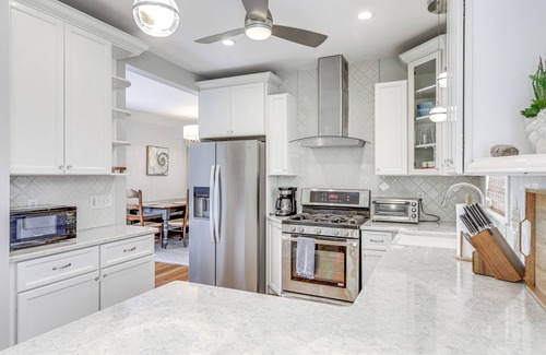 Winthrop Apartment | 50 Yards to Short Beach: Ocean-View Apt w/Deck!